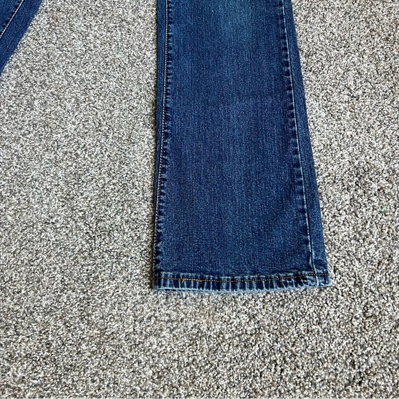 Vintage Levi’s 550 Medium Wash Relaxed Boot Cut Jeans, Size 6 - Picture 4 of 9